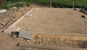stălpi de beton  si fundament la alegere